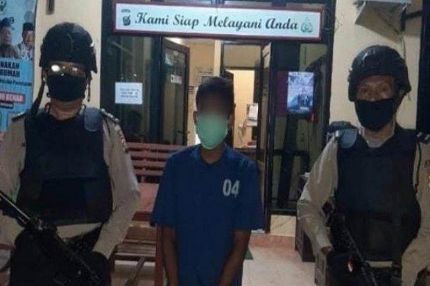 Gara-Gara Mencuri Sekeping...