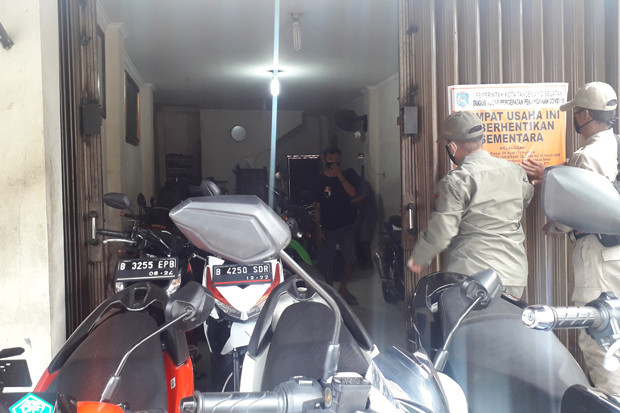 Langgar PSBB, Satpol...