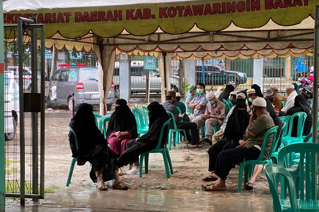 5 Orang dalam Satu Keluarga...