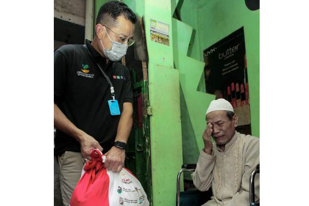 Mensos Ajak Warga Gotong...