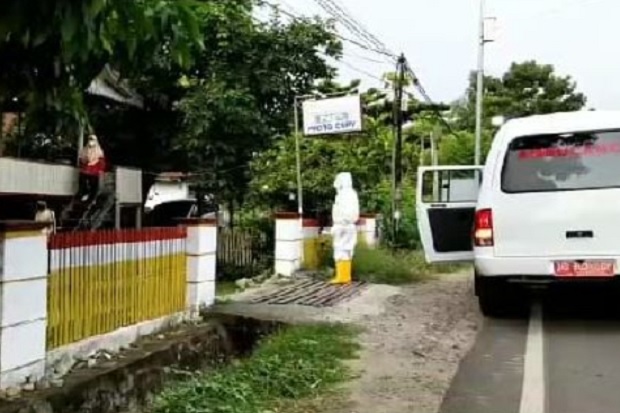 13 Warga dari Satu Kampung...