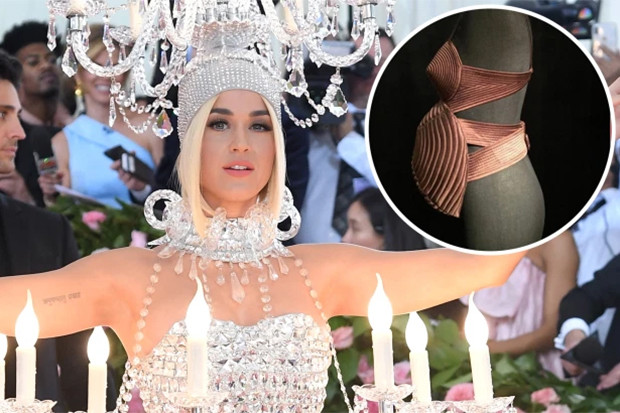 Gagal Hadiri Met Gala,...
