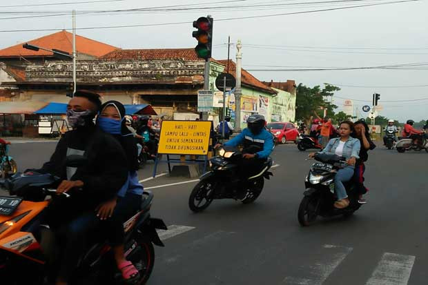 Hari Pertama PSBB, Masih...