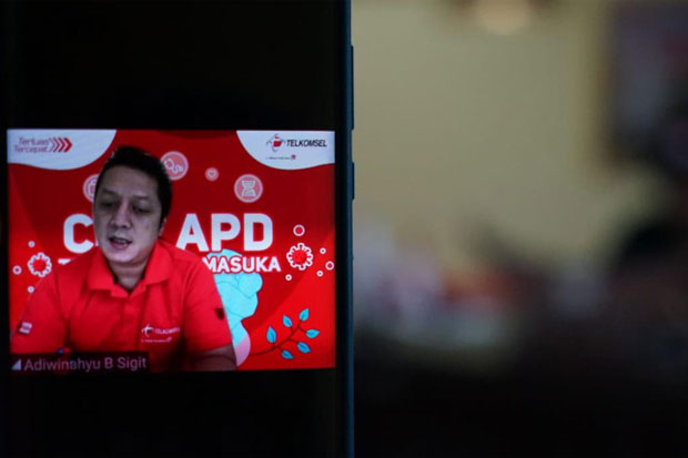 Telkomsel Pamasuka Serahkan...