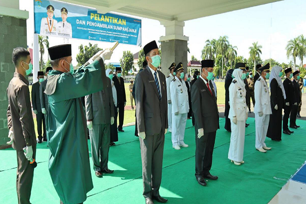 Lantik 30 Pejabat, Bupati...