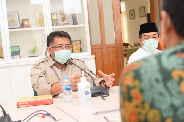PKS: Maaf Pak Jokowi,...