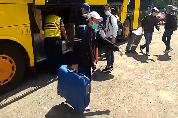 Bus Pengangkut 15 TKI...