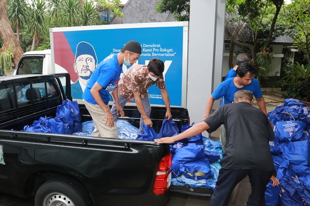 Demokrat Kembali Bagikan...