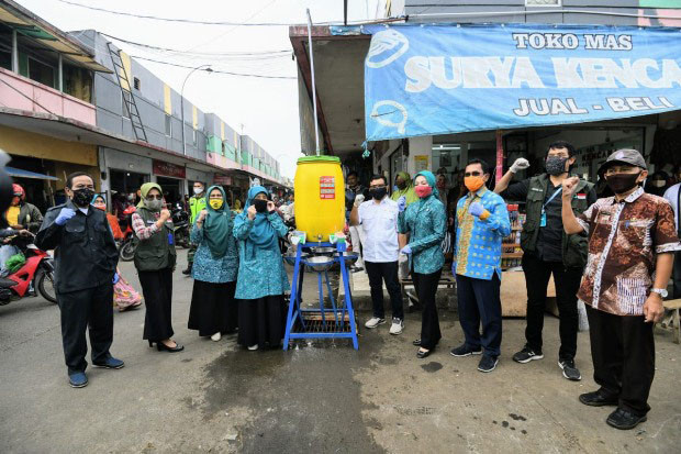 Jabar Serahkan Lima...