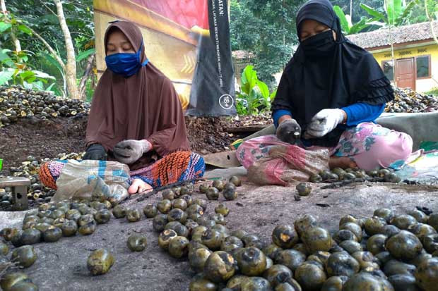 Kolang Kaling pun Kena...