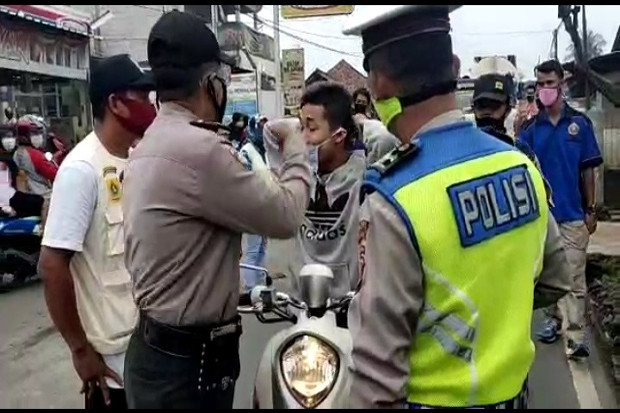 Serang Petugas PSBB...
