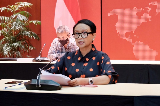 Menlu Retno: Perlakuan...