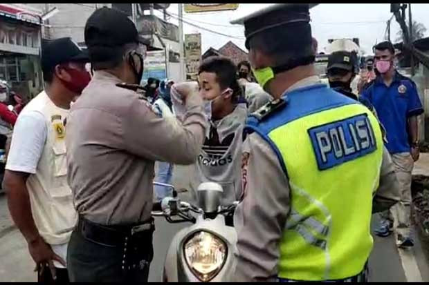 Tak Terima Ditegur untuk...