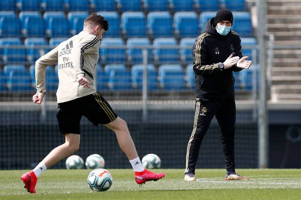 Diawasi Zidane, Madrid...