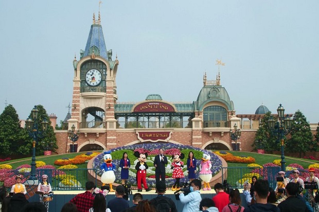 Hari Ini, Disneyland...