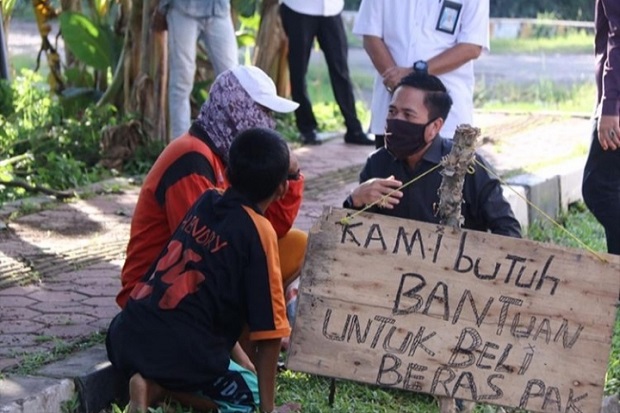 Aksi Warga Turun ke...