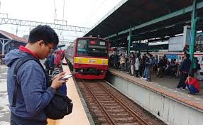 Naik KRL Commuter Line,...