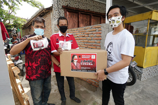 Gibran Salurkan Bantuan...