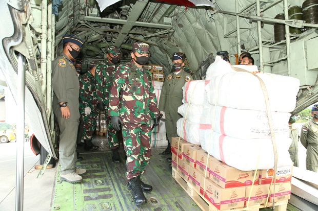 TNI Kirim 12,9 Ton Bantuan...