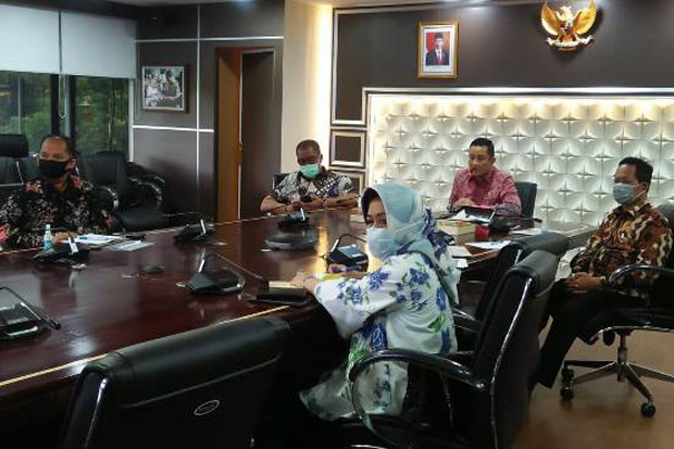 Kemensos Meluncurkan...
