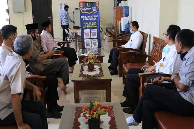 Bank Nagari Serahkan...