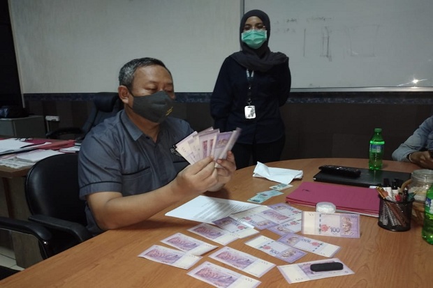 Palsukan Uang Ringgit...