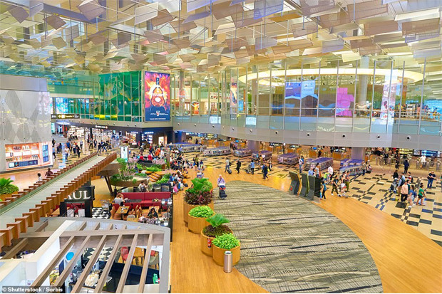 Bandara Changi Kembali...