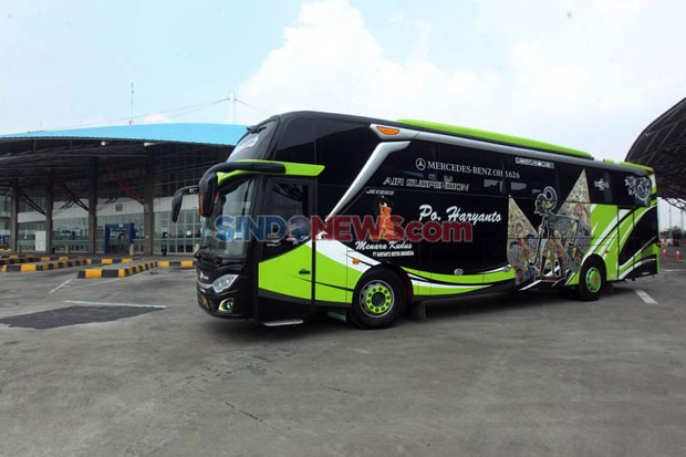 Lewat Terminal Pulogebang,...