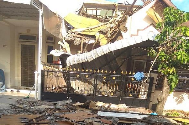 Atap Rumah Hancur Diduga...