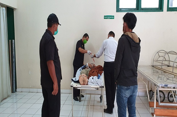 3 Pekerja Bangunan Terjatuh...