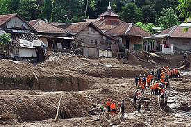 Banjir dan Longsor di...