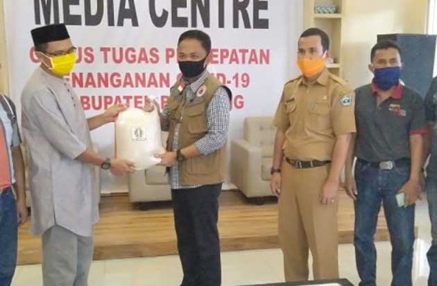 PGRI Bantaeng Serahkan...