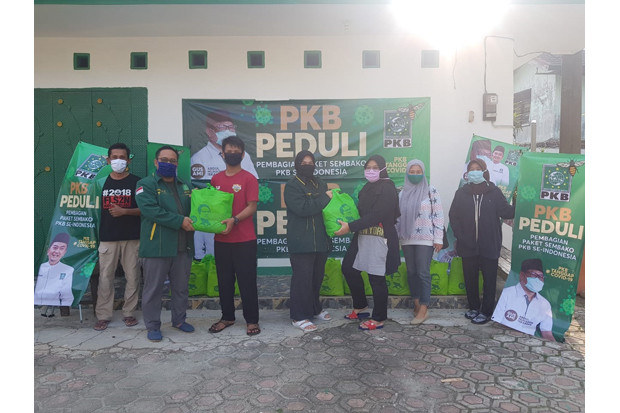 PKB Kota Bekasi Salurkan...