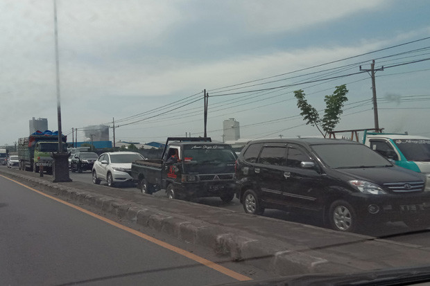 Mobil Ganjar Terjebak...