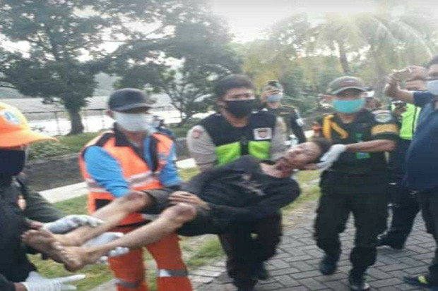 Pria Bertato Ditemukan...