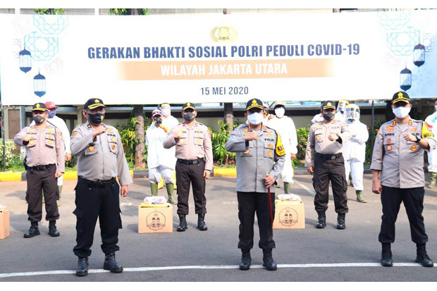 Polres Jakut Bagikan...