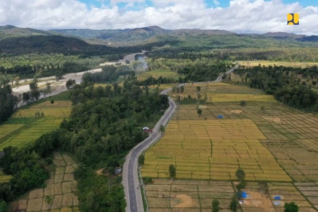 PUPR Tingkatkan Jalan...