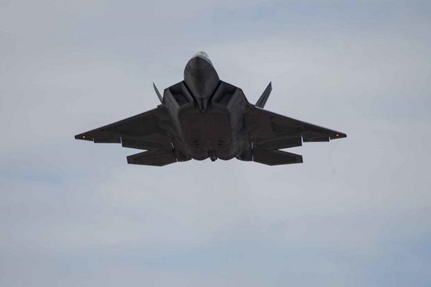 Jet Tempur Siluman F-22...