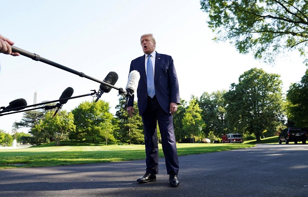 Trump Pertimbangkan...
