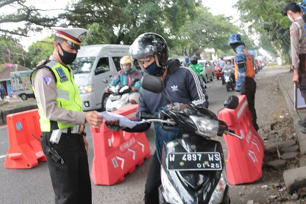 Awas! Macet Parah Jalur...