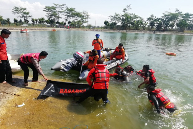 Pemuda Tenggelam di...