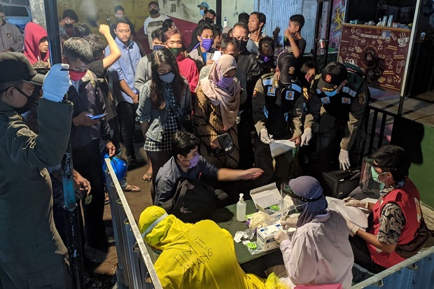 Terjaring Razia di Warung...