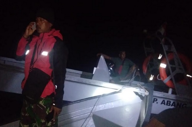 Jatuh dari Perahu, Seorang...