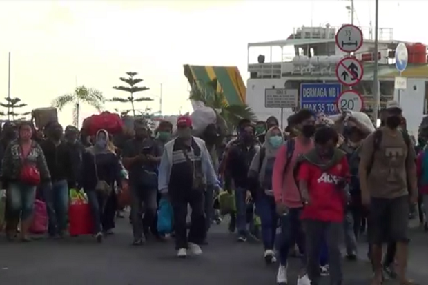 Di Tengah Pandemi COVID-19,...