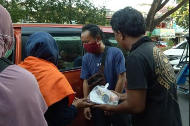 Mapala UMI Bagikan Masker...