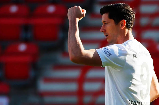 Robert Lewandowski Ditantang...