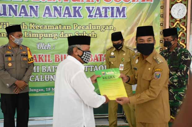 Berikan Santunan, Bupati...