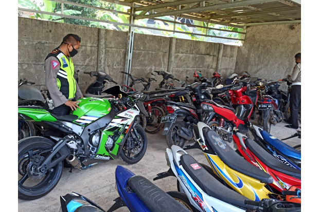 Ikut Balap Liar, Moge...