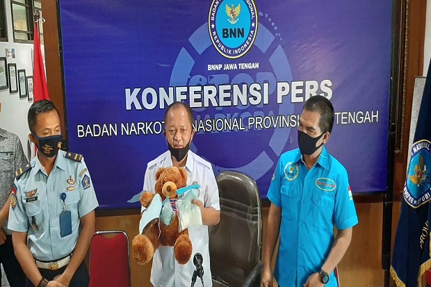 Sindikat Narkoba Sembunyikan...