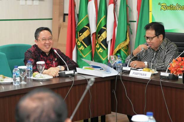 Daripada Cetak Uang,...